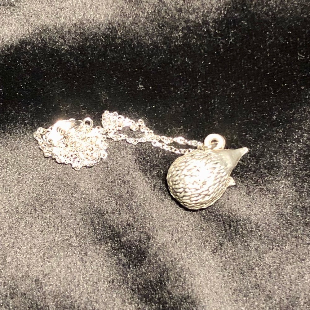 Hedgehog necklace - Picture 2 of 6